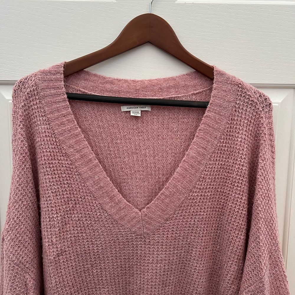 American Eagle pink v neck supersoft sweater (tunic length) XL